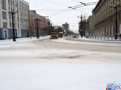 Более 54 тонн песко-соляной смеси высыпано на дороги в ночь на вторник