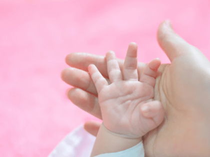 Малыш родился в кризисном центре для женщин в Хабаровске до приезда скорой помощи