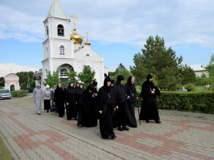 Петропавловский монастырь посетила комиссия Синодального отдела