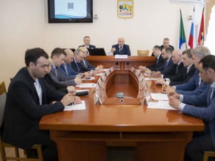 Строительство 50-метрового бассейна обсудили в Хабаровске