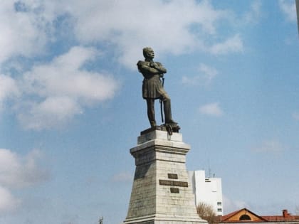 Политическая неделя: особо опасные для власти коммунисты, губернатор на Ладе, мэр в Китае