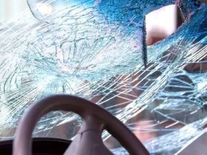 Минус 5: разозлившись, комсомольчанин монтировкой разбил лобовые стекла на авто