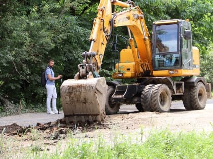 Дороги ремонтируют в пос. Горького
