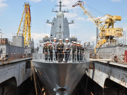 Судостроителей и военных моряков с Днём ВМФ поздравляют глава Комсомольска и председатель Думы