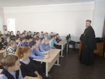 Школьники из сел Хабаровского района смогли увидеть экземпляры подлинных книг XIX века