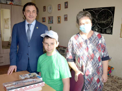 Глава Комсомольска принял участие в Благотворительной акции «Ёлка желаний»