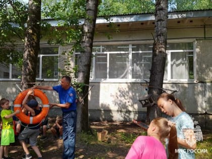 Сотрудники МЧС России напомнили школьникам села Некрасовки о правилах безопасности на воде