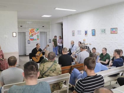 Участники партпроекта «Старшее поколение» в Хабаровске навестили военных в военном госпитале
