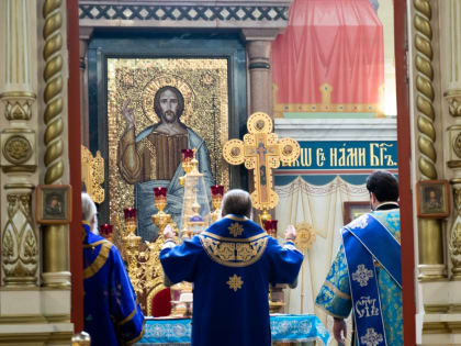 Митрополит Артемий совершил Божественную литургию в день своего тезоименитства