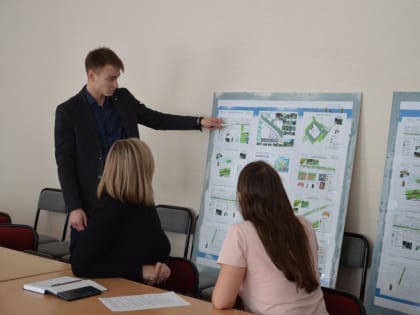 13 апреля 2023 года в зале заседаний администрации городского поселения «Город Амурск» состоялась встреча с волонтёрами, которые будут помогать в организации и проведении рейтингов