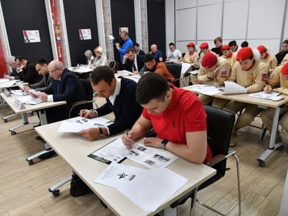 Мэр Хабаровска Сергей Кравчук принял участие в акции «Диктант Победы»