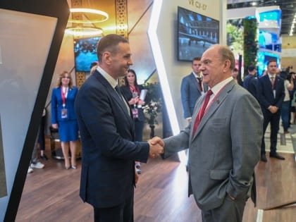  В рамках ПМЭФ-2024 председатель ЦК КПРФ Г.А. Зюганов и первый заместитель председателя ЦК КПРФ Ю.В. Афонин встретились с врио Губернатора Хабаровского края Д.В. Демешиным.