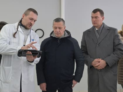 Михаил Дегтярев показал Юрию Трутневу новые цех БПЛА, авиатерминал и ГЛК «Хехцир»