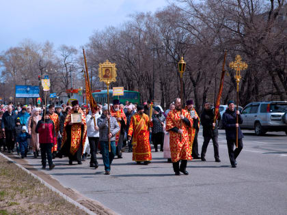 Верующие прошли Крестным ходом по территории Железнодорожного района