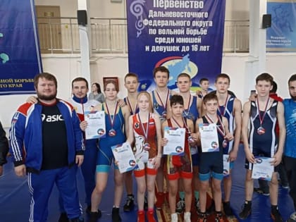 Борцы Хабаровского края завоевали 9 медалей первенства ДФО по вольной борьбе