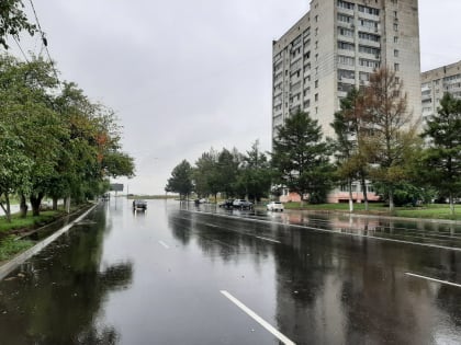 В Комсомольске по нацпроекту БКД продолжается ремонт улиц, на которых расположены объекты образования и социальной сферы
