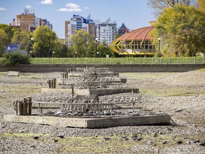 В Хабаровске началась подготовка городских прудов к зиме