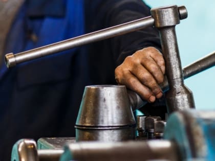 Для россиян хотят вводить пожизненные выплаты: из-за роботизации люди останутся без работы