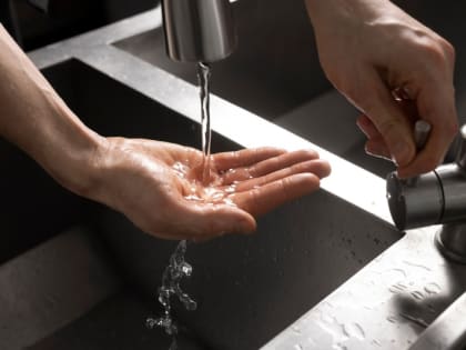 Лабораторная проверка выявила бактерии в водопроводной воде в Хабаровске