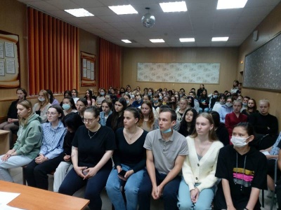 Жизнь в общежитии студенты. Собрание в общежитии для студентов. Общежитие иаис волггту. Собрание в общежитии для студентов. Председатель студенческого совета общежития.