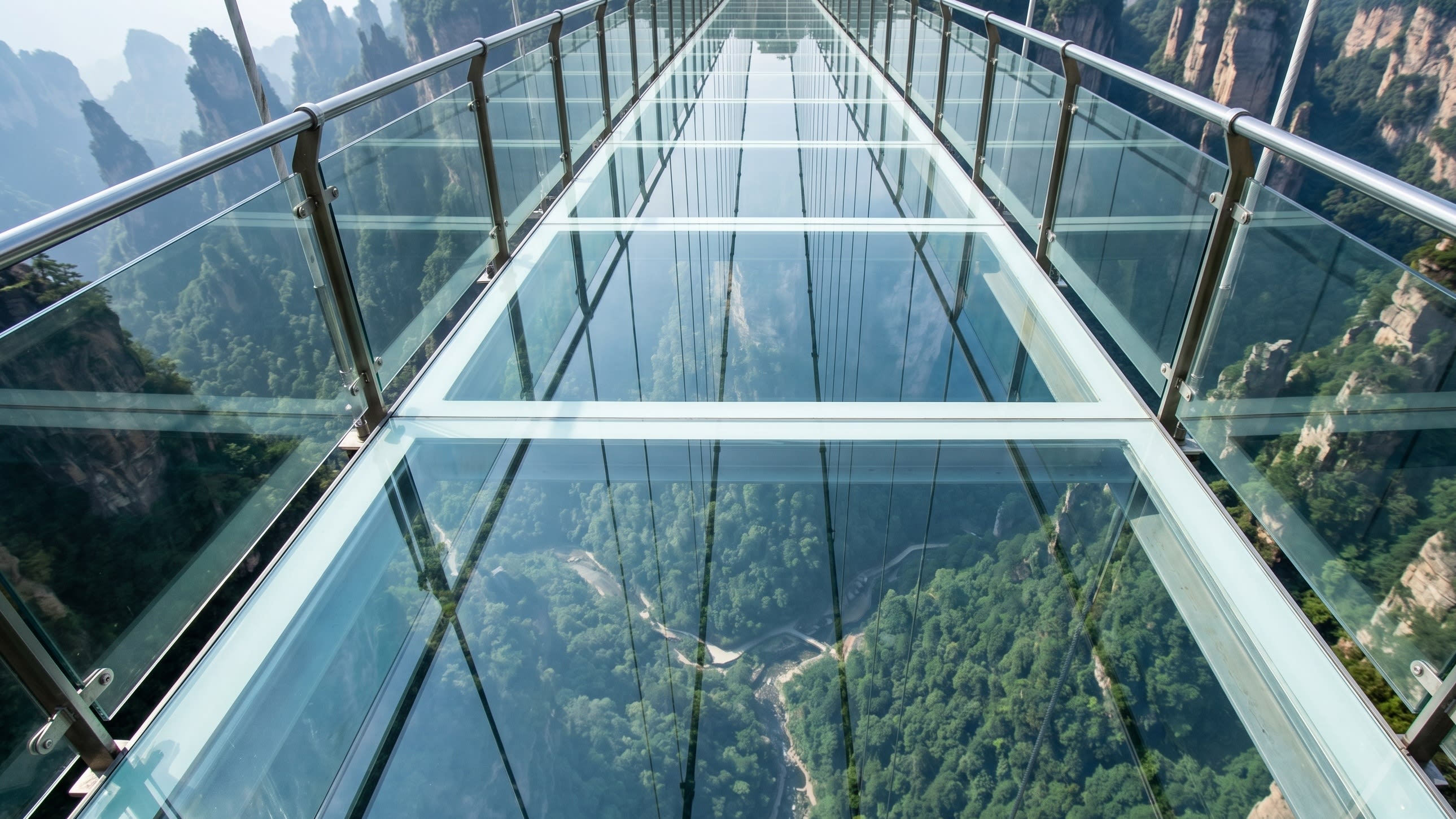 Image 3 - Walking on air: The transparent thrill of the Zhangjiajie abyss