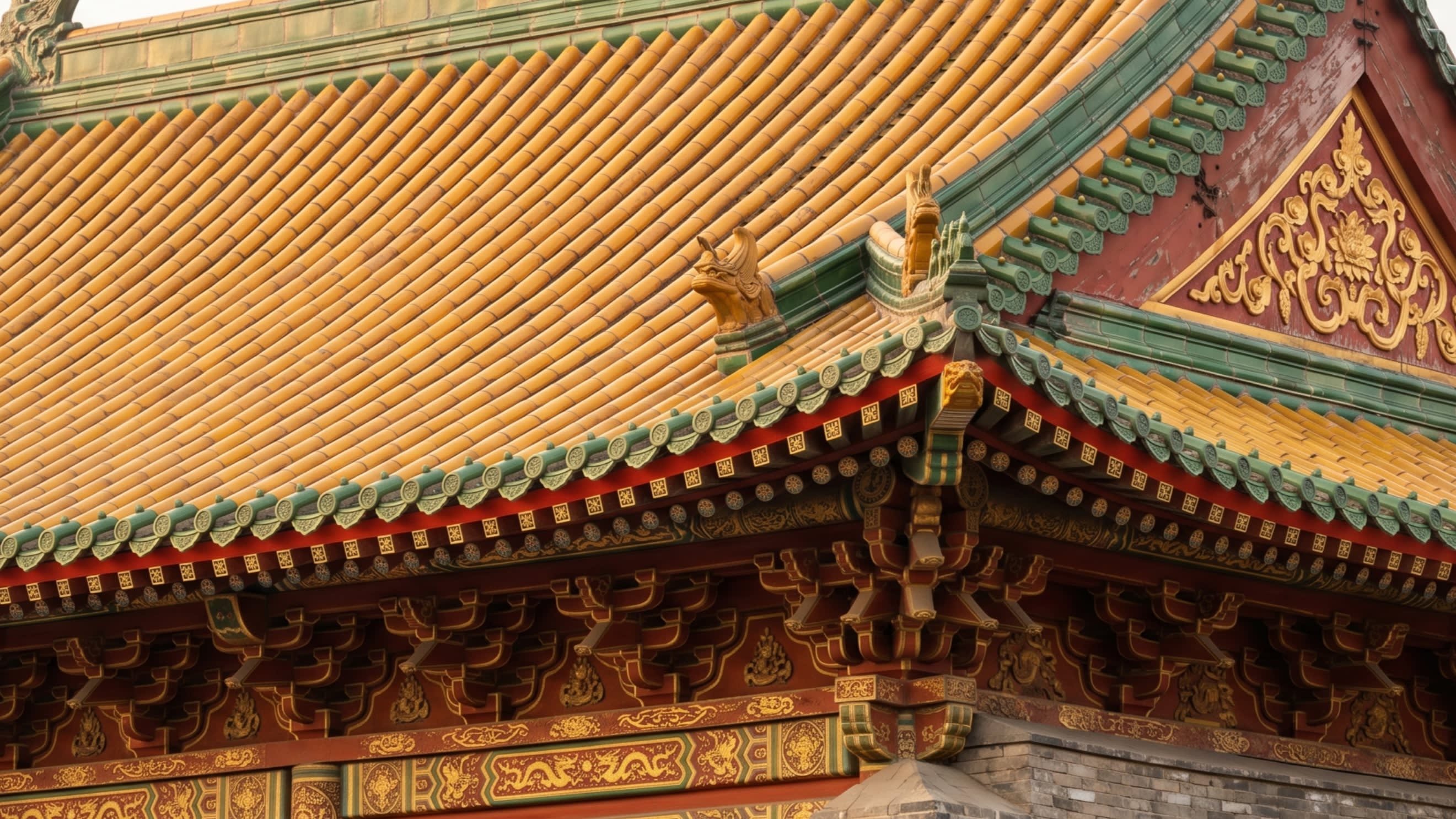 The signature yellow and green: A detail of the Manchu imperial roof