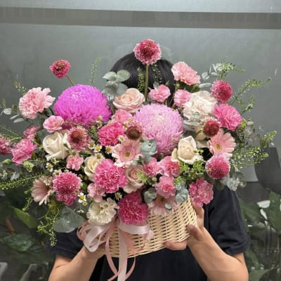 Giỏ hoa tone hồng ngọt ngào HG53
