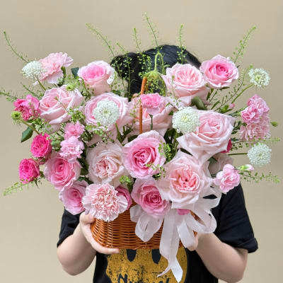 Giỏ hoa tone hồng pastel ngọt ngào HG54