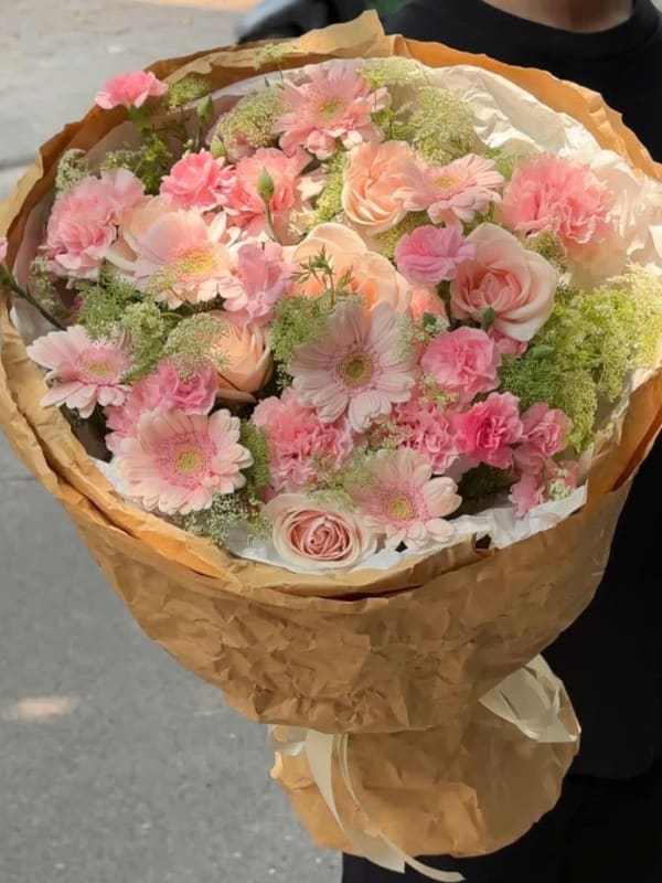 Bó hoa tròn tone hồng x Giấy nhăn HB304