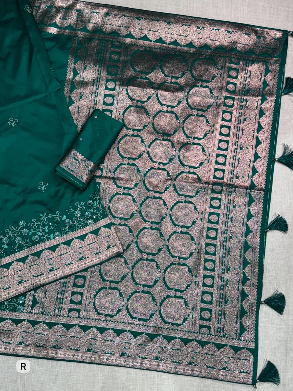 DESIGN – Sakshi 🌺 | Festive Banarasi Silk Elegance - View 2