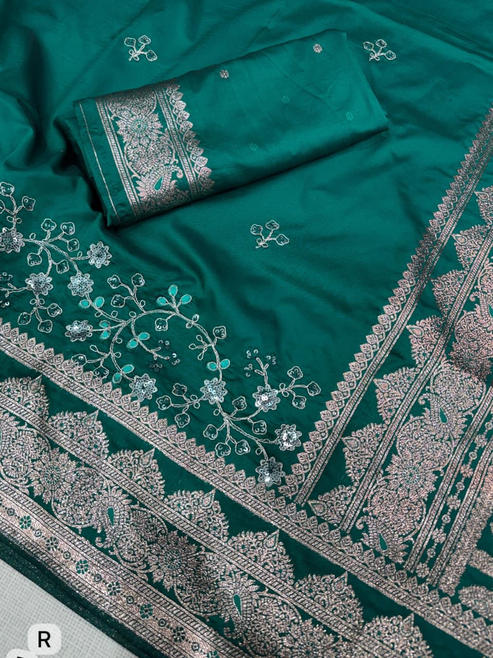 DESIGN – Sakshi 🌺 | Festive Banarasi Silk Elegance - View 3