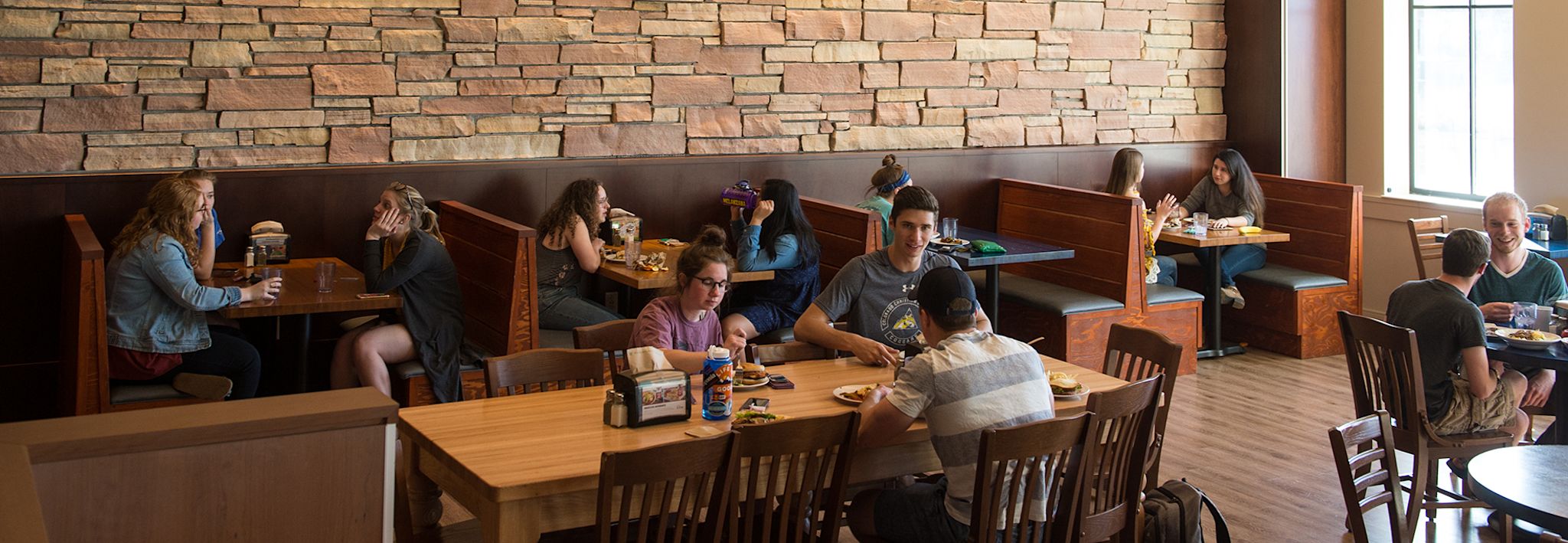 CCU students eating in the dining hall.