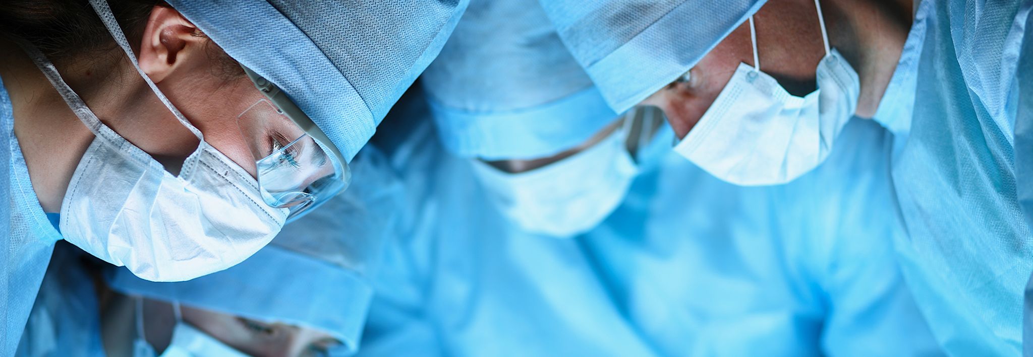 doctors performing surgery CCU prepares college students to train to become surgical doctors.