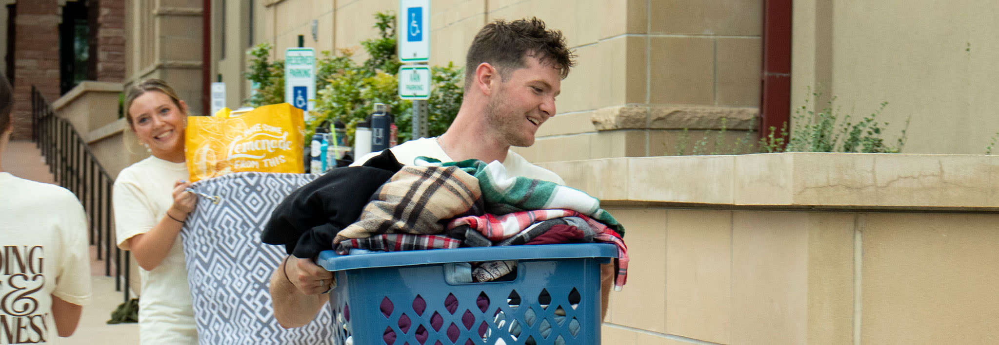 students moving in during wow