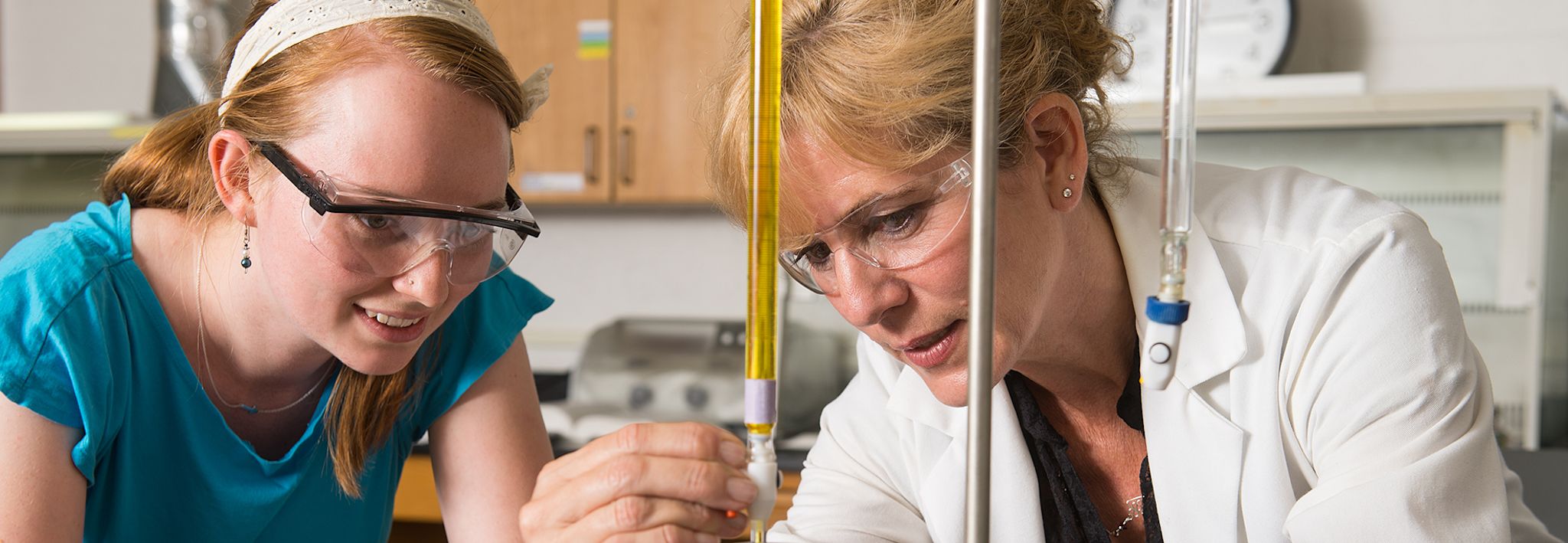 Professor Koval helping a CCU student with an experiment. 