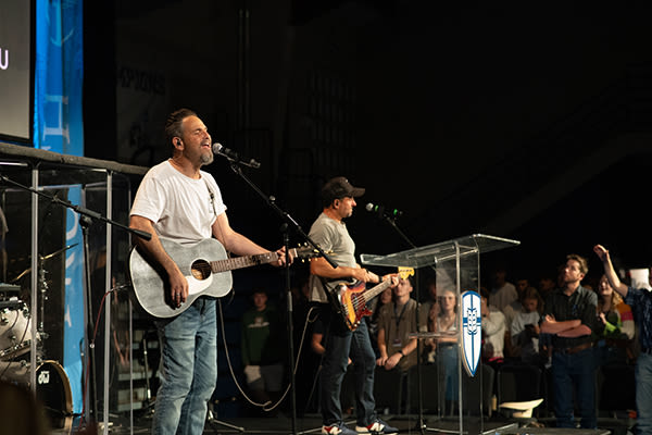 brenton brown band worshiping at chapel