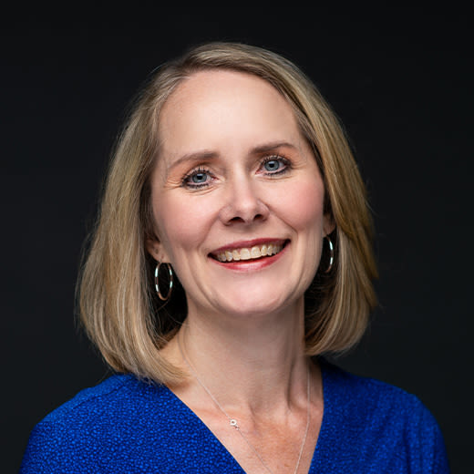 Circular headshot image of Laura Saunders