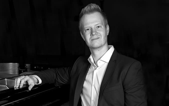 Headshot photo of Dr. Aaron Stampfl