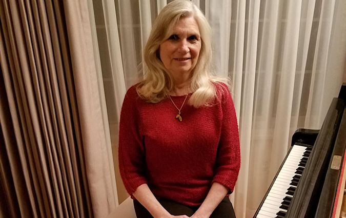 Headshot photo of Diana Gaide