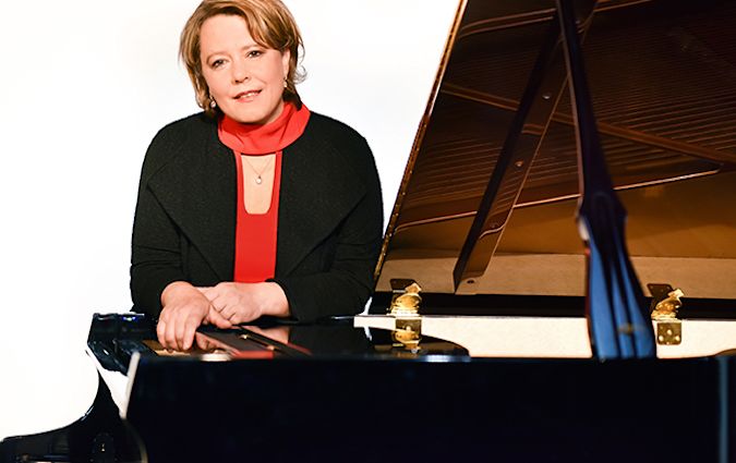 Headshot photo of Dr. Irina Moreland