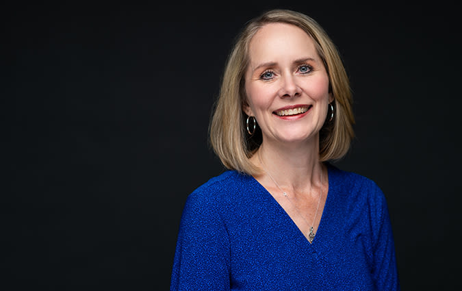 Headshot photo of Laura Saunders