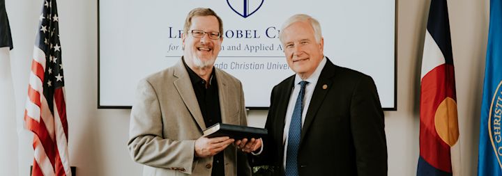 Lee Strobel and President Donald Sweeting