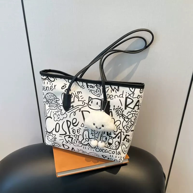 Graffiti tote bag with pendant