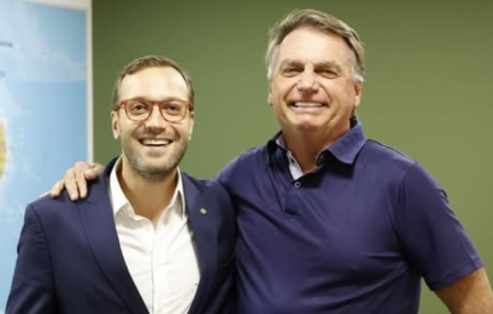 Dep. Filipe Barros assumirá a vaga de Eduardo Bolsonaro na Comissão de Relações Exteriores.