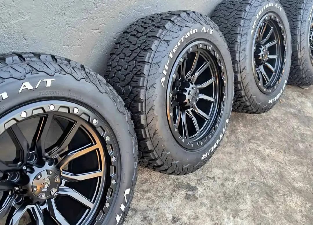 Black Rhino Rims 18 Inch With Tyres 265/60 /18 with 10 j fits