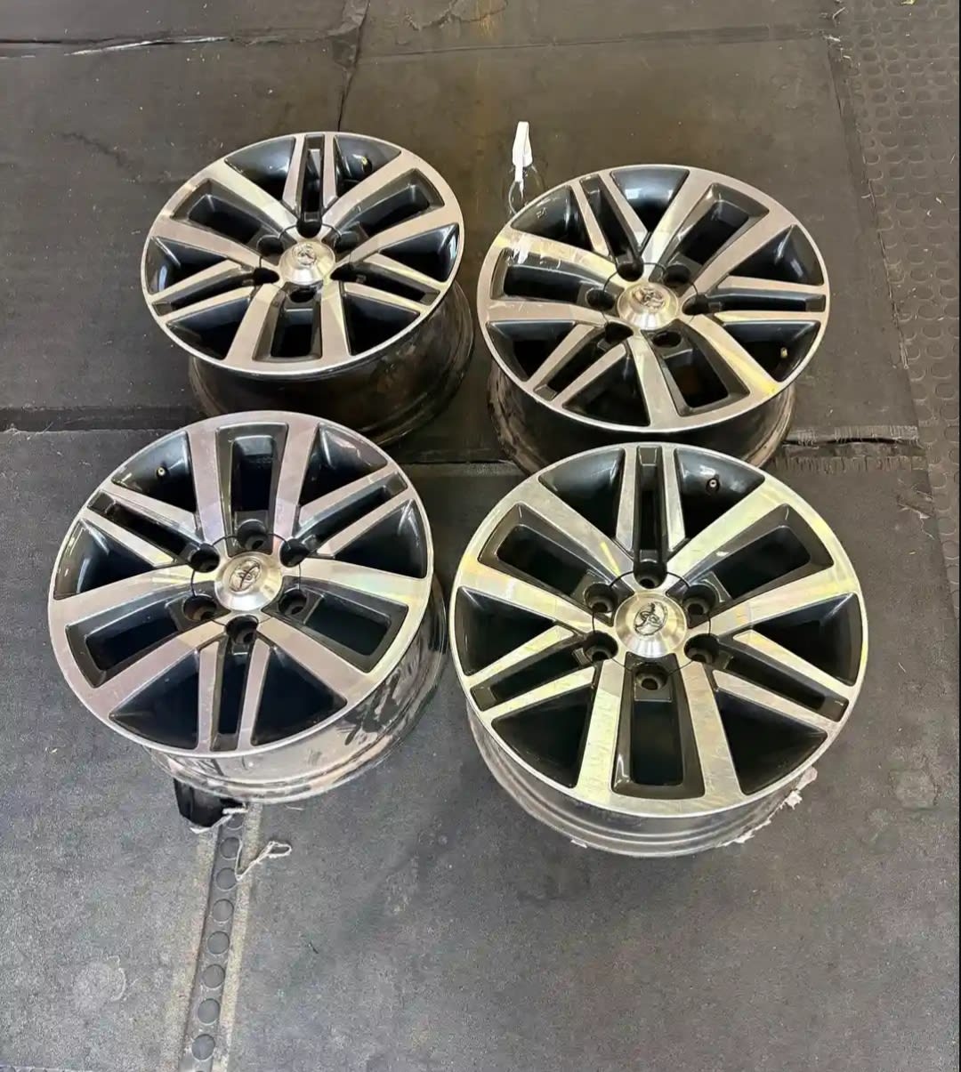 Toyota Hilux GD-6 18" OEM Rims - Excellent Condition
