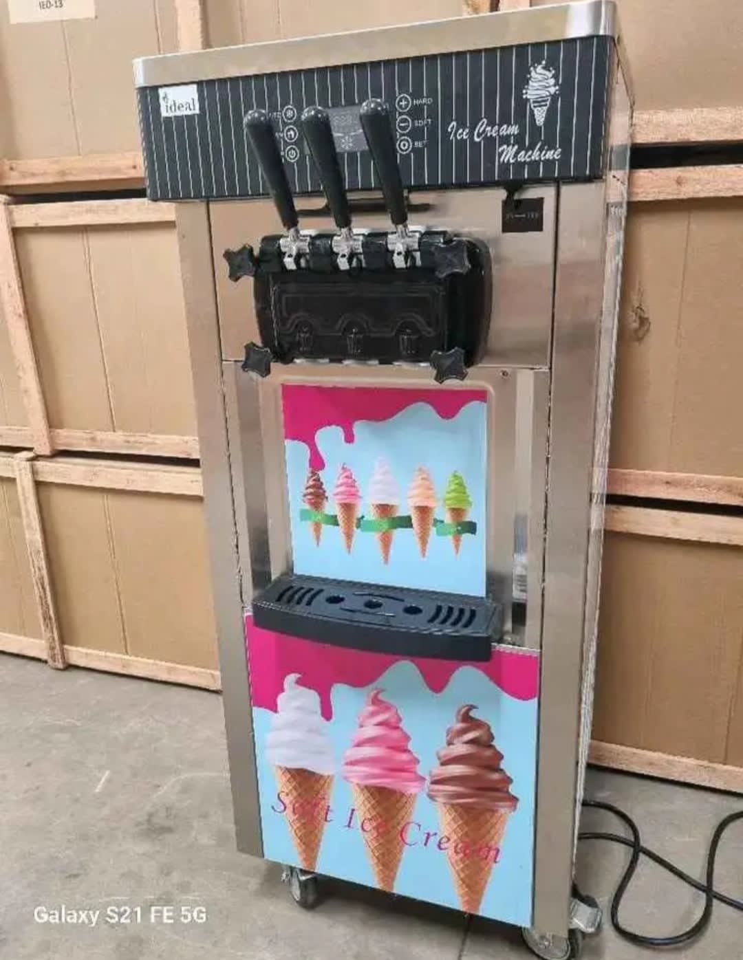 Commercial Floor-Standing Soft Serve Ice Cream Machine (3-Flavor / 3-Handle)