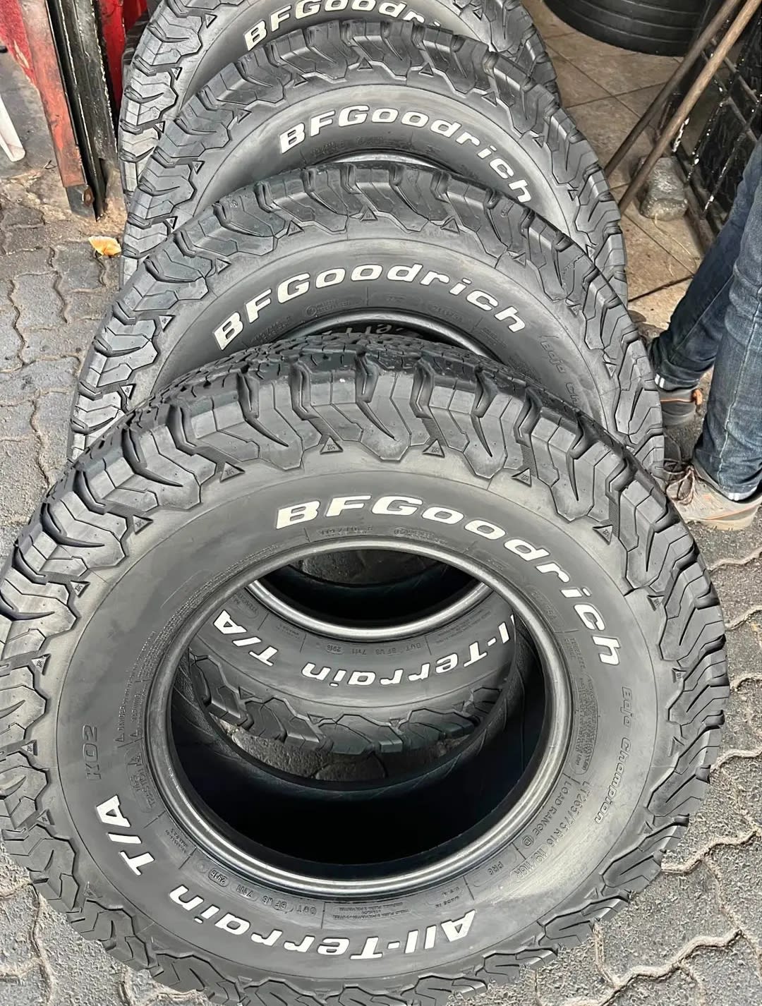 BF GOODRICH ALL TERRAIN 265/75/16