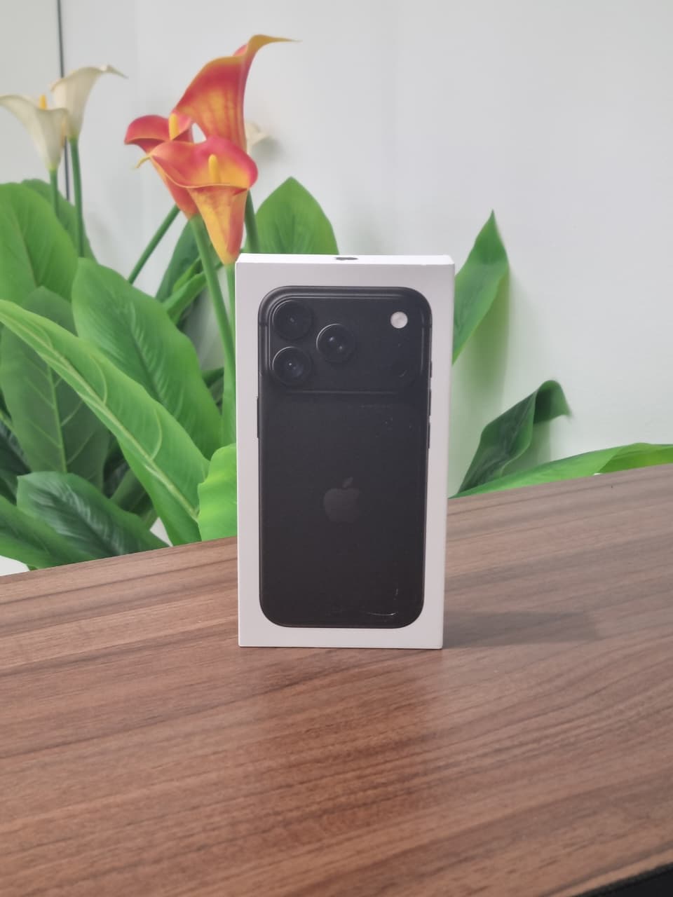 iPhone 18 Pro – 512GB (Space Black / Dark Titanium) – Brand New / Sealed