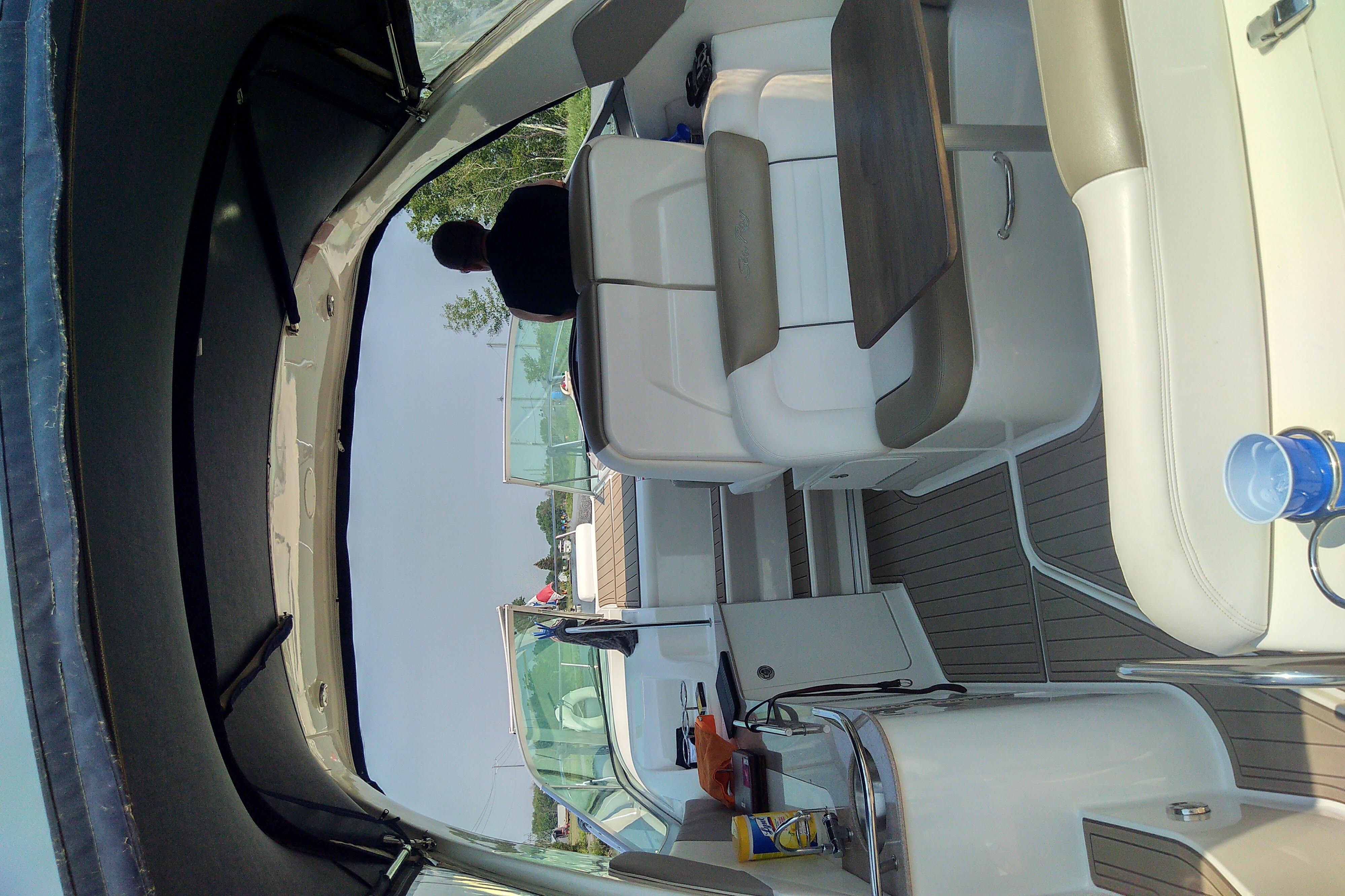 40 Cruiser Yacht - Interior Salon